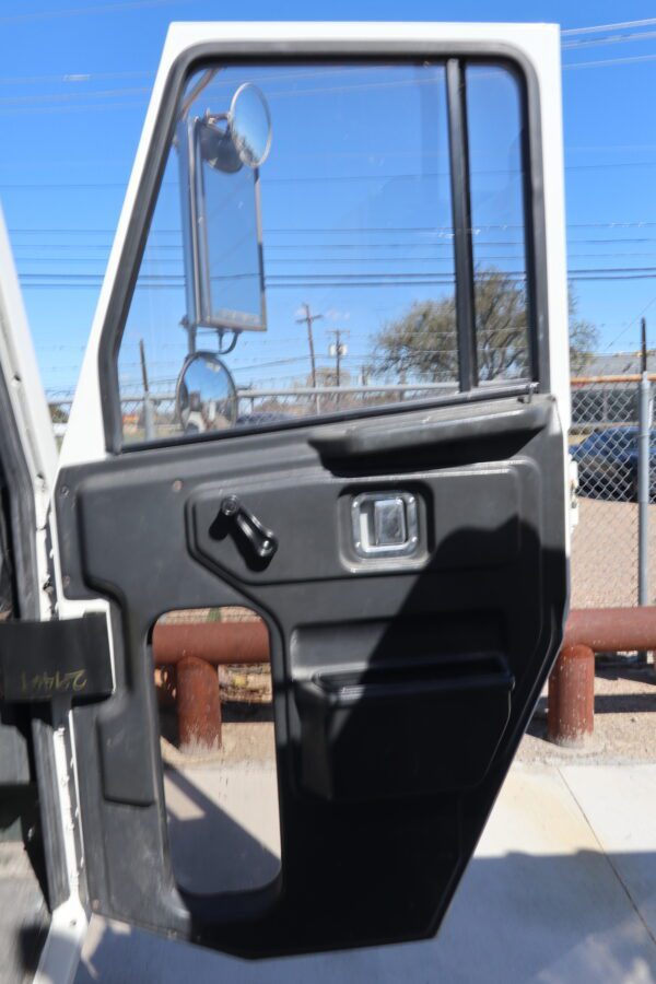 2008 CCC Crew Cab 4 man seating - Image 7